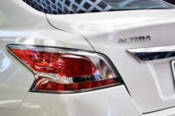 6 Common Nissan Altima Driver Seat Problems (Explained)