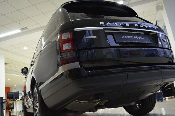 4 Common Range Rover Tailgate Problems (Explained)