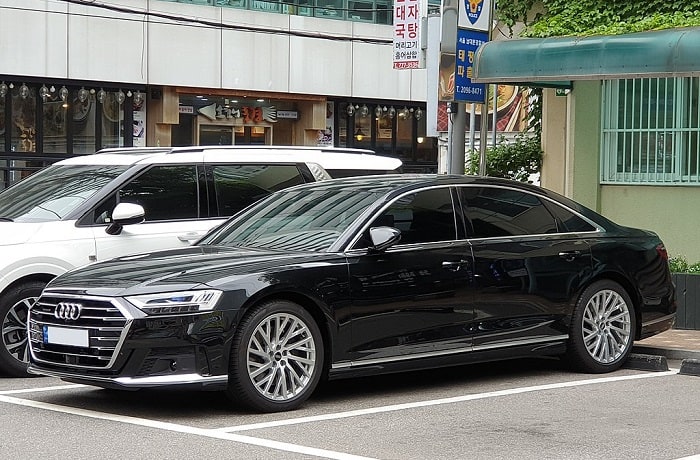 Audi Mythos Black