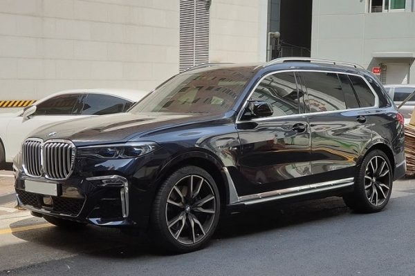 Is BMW Carbon Black Metallic Blue? (Solved)