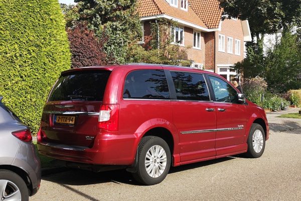 8 Chrysler Town and Country Power Liftgate Problems (Troubleshooting Guide)