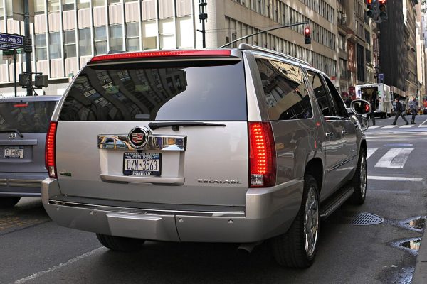 8 Cadillac Escalade Liftgate Problems (Troubleshooting Guide)