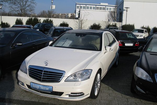 Mercedes Panoramic Sunroof Stuck (Troubleshooting Guide)
