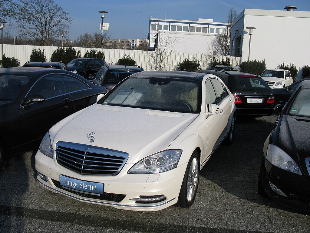 Mercedes Benz S Class W221