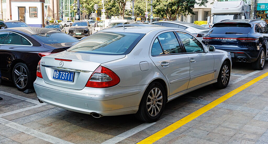MERCEDES BENZ E-CLASS (W211)