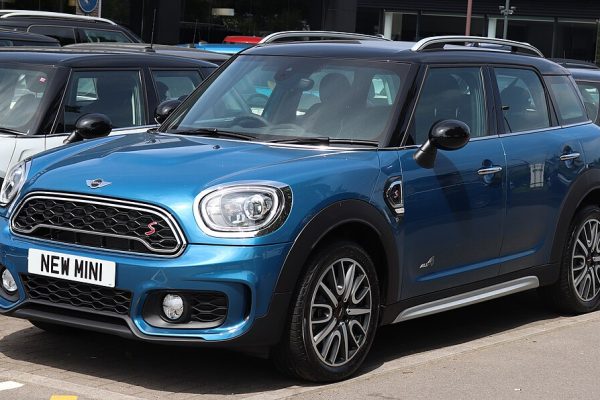 Mini Cooper Apple CarPlay Upgrade: Official Routes Vs. Aftermarket Wins