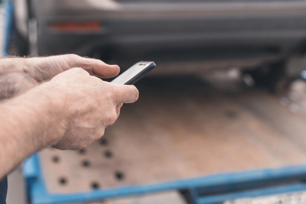 OnStar vs AAA Roadside Assistance Comparison