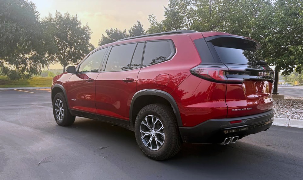 2024 GMC Acadia AT4
