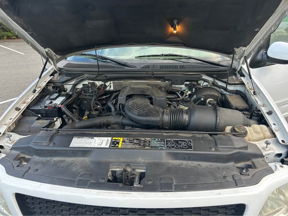 2002 Ford F-150 XLT 4x4 with the 5.4L Triton