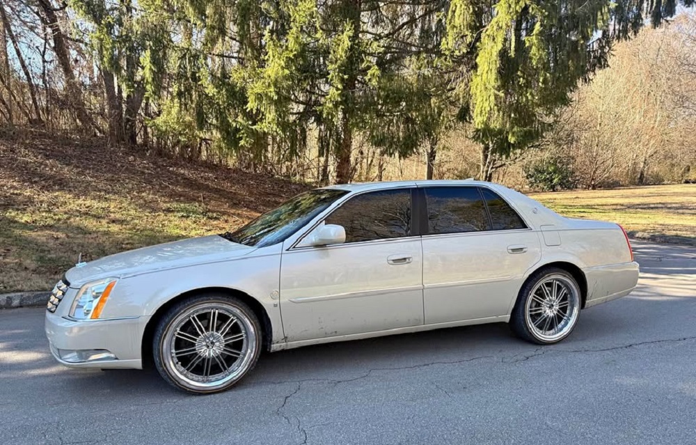2010 Cadillac DTS Sedan
