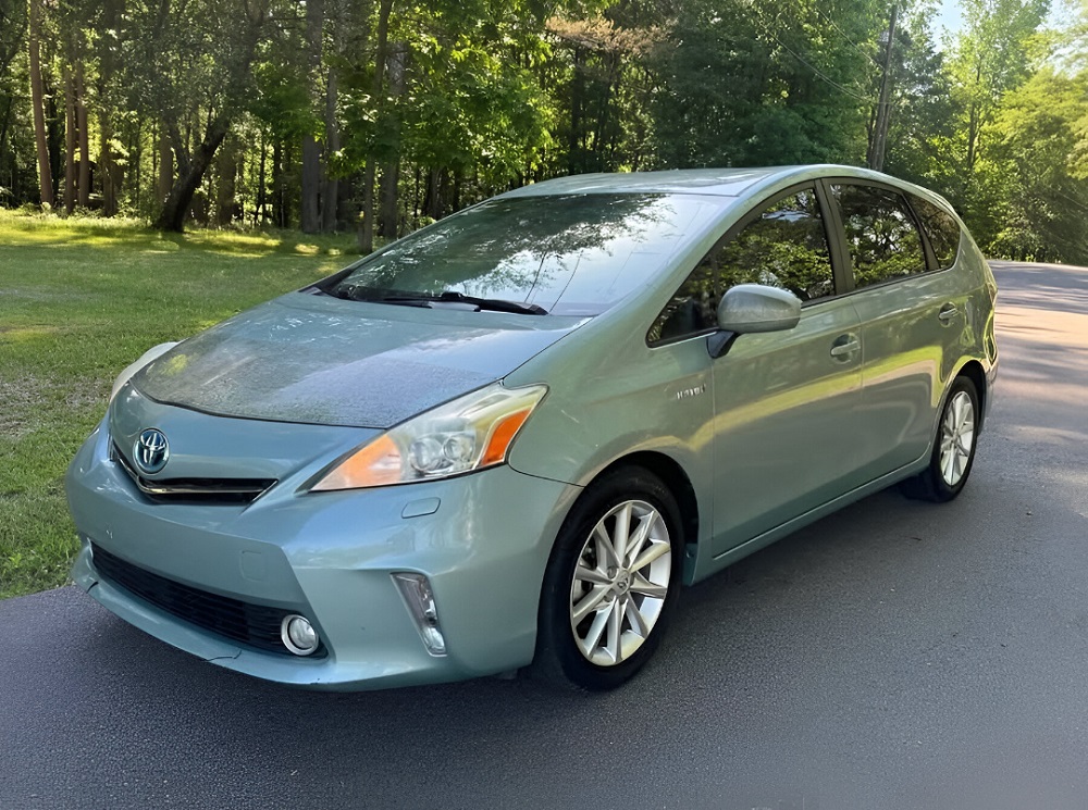 2014 Toyota Prius v Five Wagon